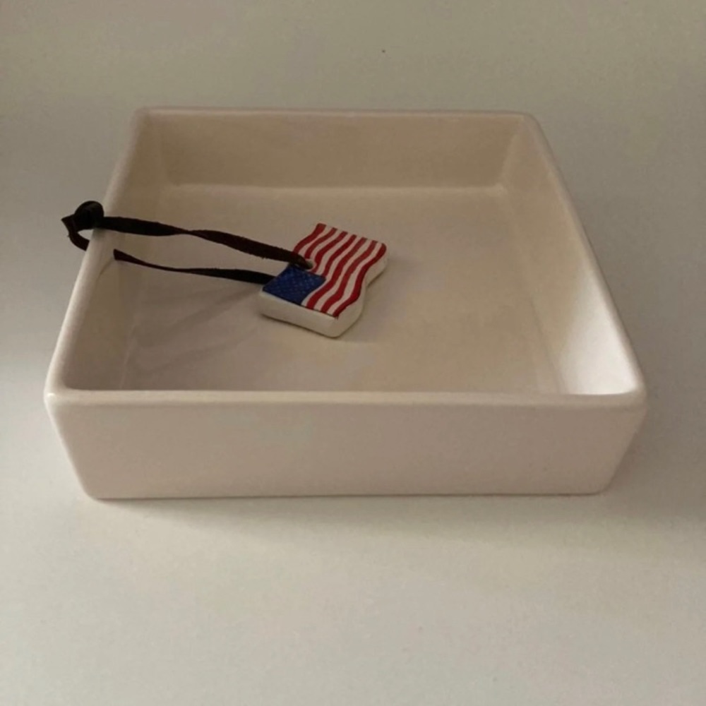Rae Dunn Napkin Holder with Flag Shaped Weight - Picture 4 of 8